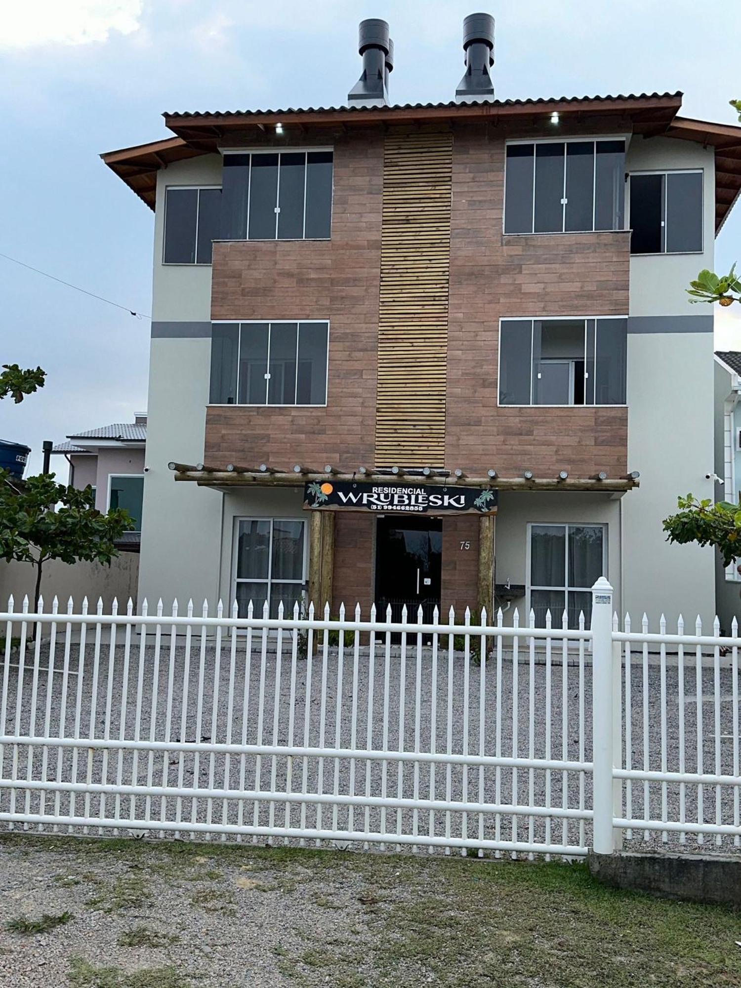 Residencial Wrubleski Sc Pinheira Bagian luar foto