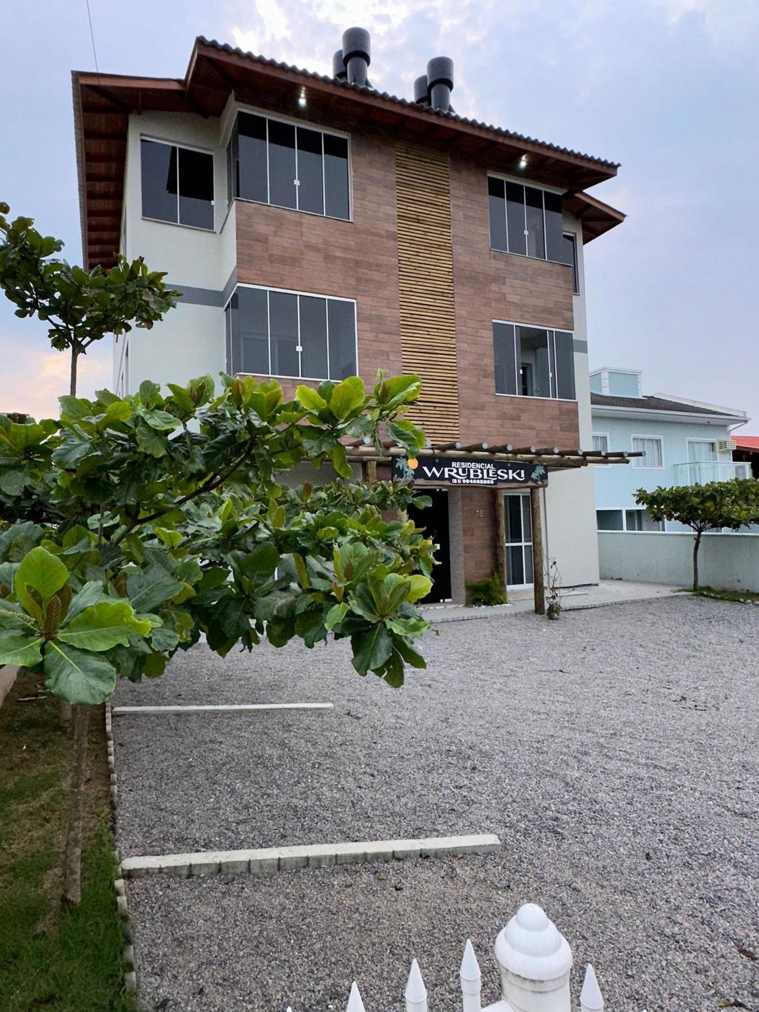 Residencial Wrubleski Sc Pinheira Bagian luar foto