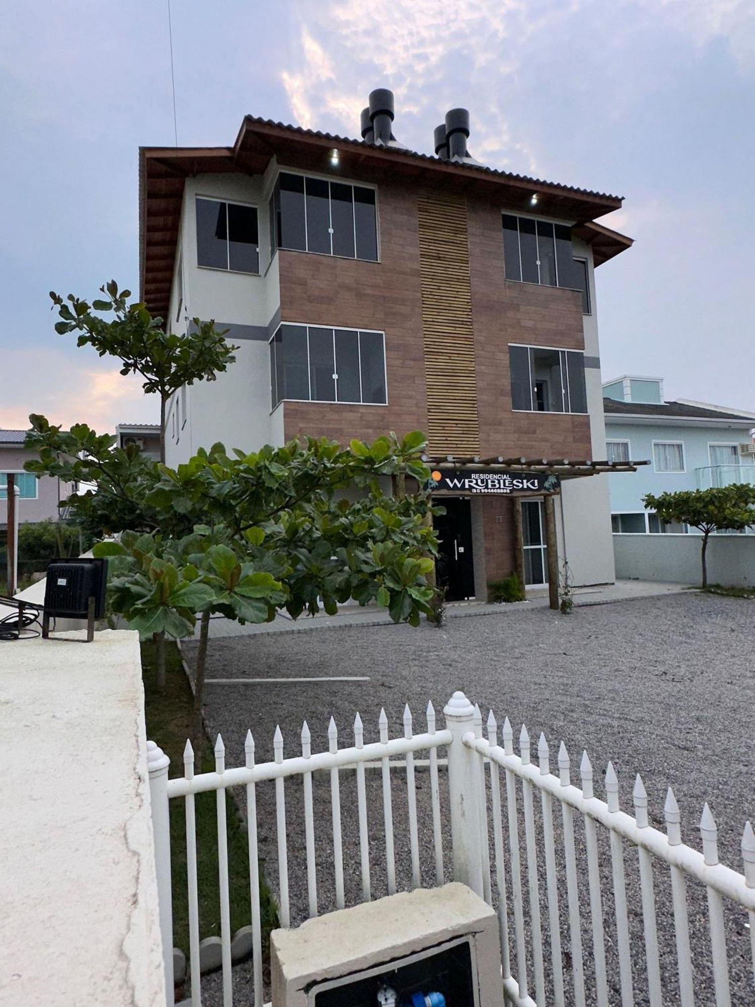 Residencial Wrubleski Sc Pinheira Bagian luar foto