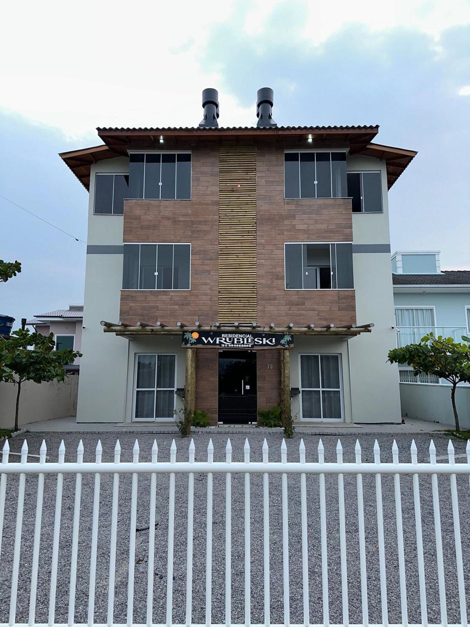 Residencial Wrubleski Sc Pinheira Bagian luar foto