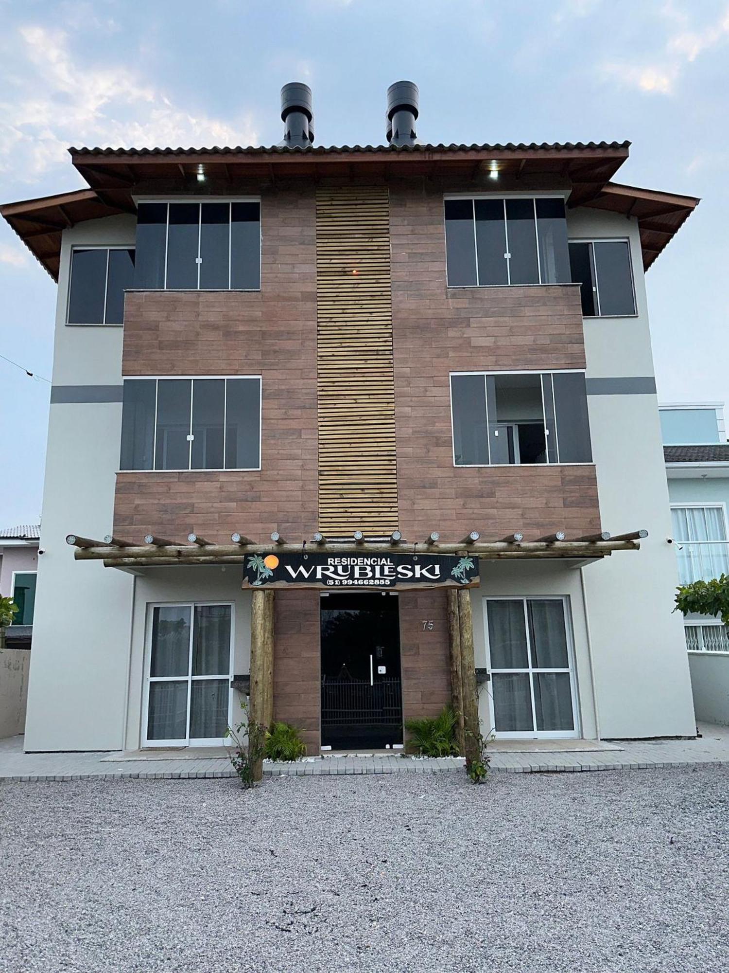 Residencial Wrubleski Sc Pinheira Bagian luar foto